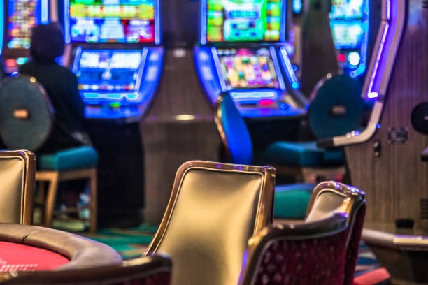 sakuratoto mobile app slot games and live casino interface